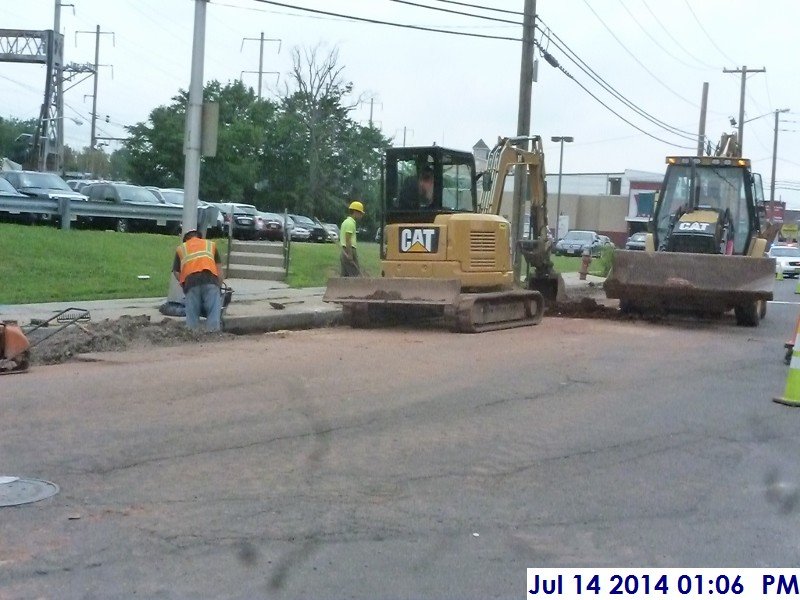 Excavating at Rahway Ave. across the New Building (800x600)